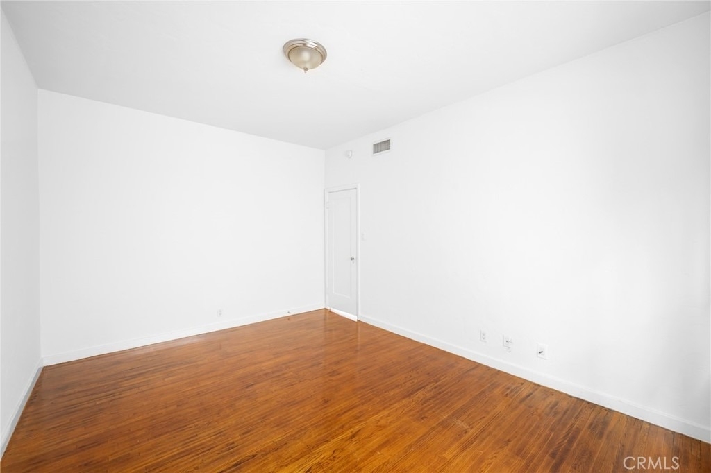 218 216 E Windsor Road - Photo 11