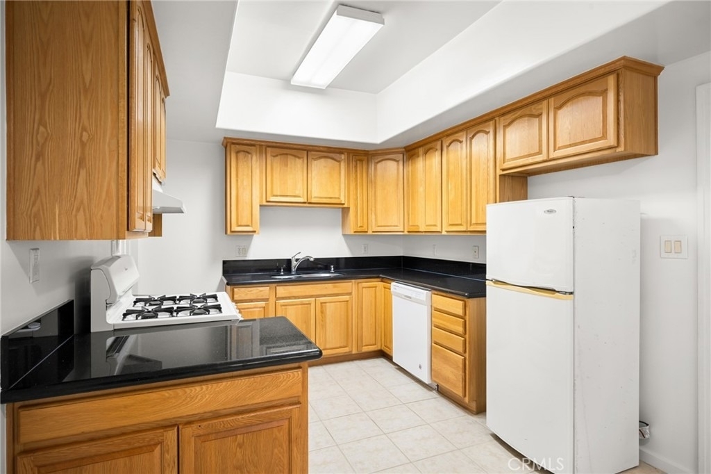 218 216 E Windsor Road - Photo 7