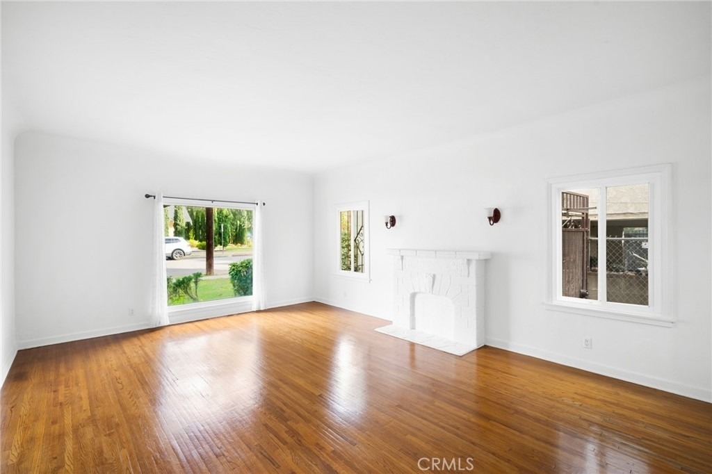 218 216 E Windsor Road - Photo 5