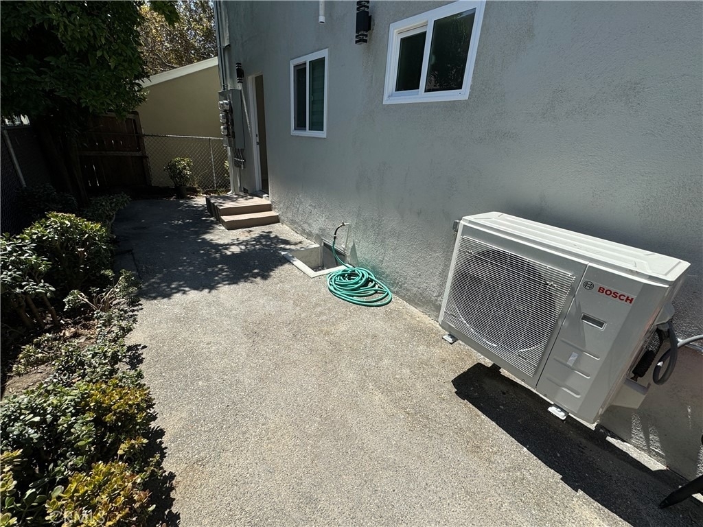 1206 E Harvard Street - Photo 3