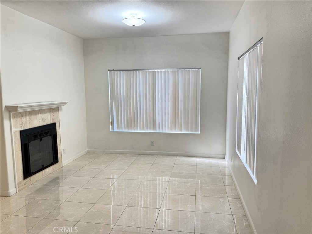 18319 Hart Street - Photo 4