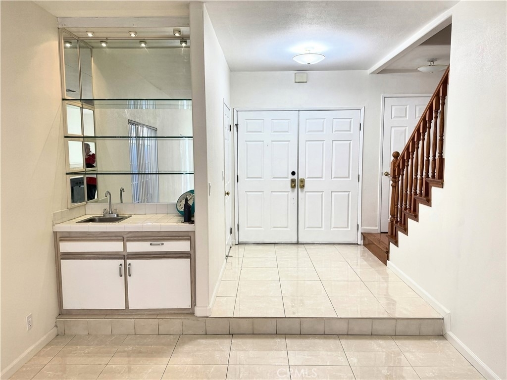 18319 Hart Street - Photo 2