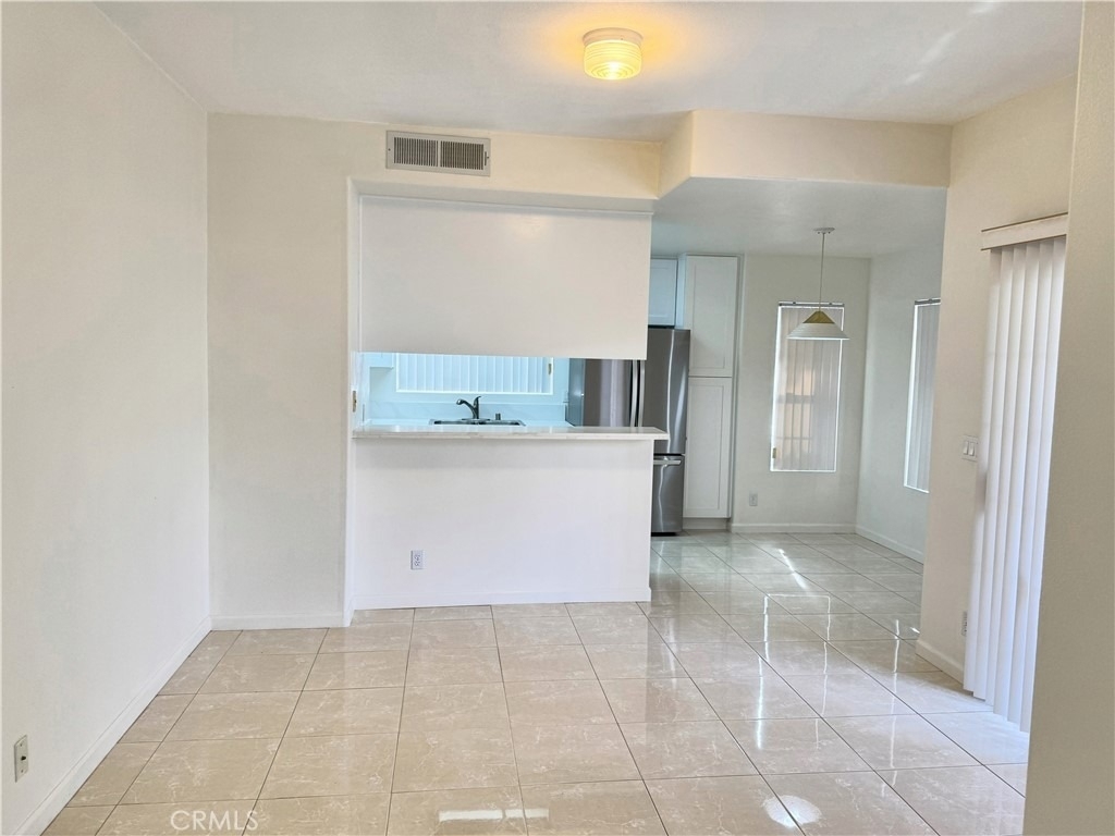 18319 Hart Street - Photo 5