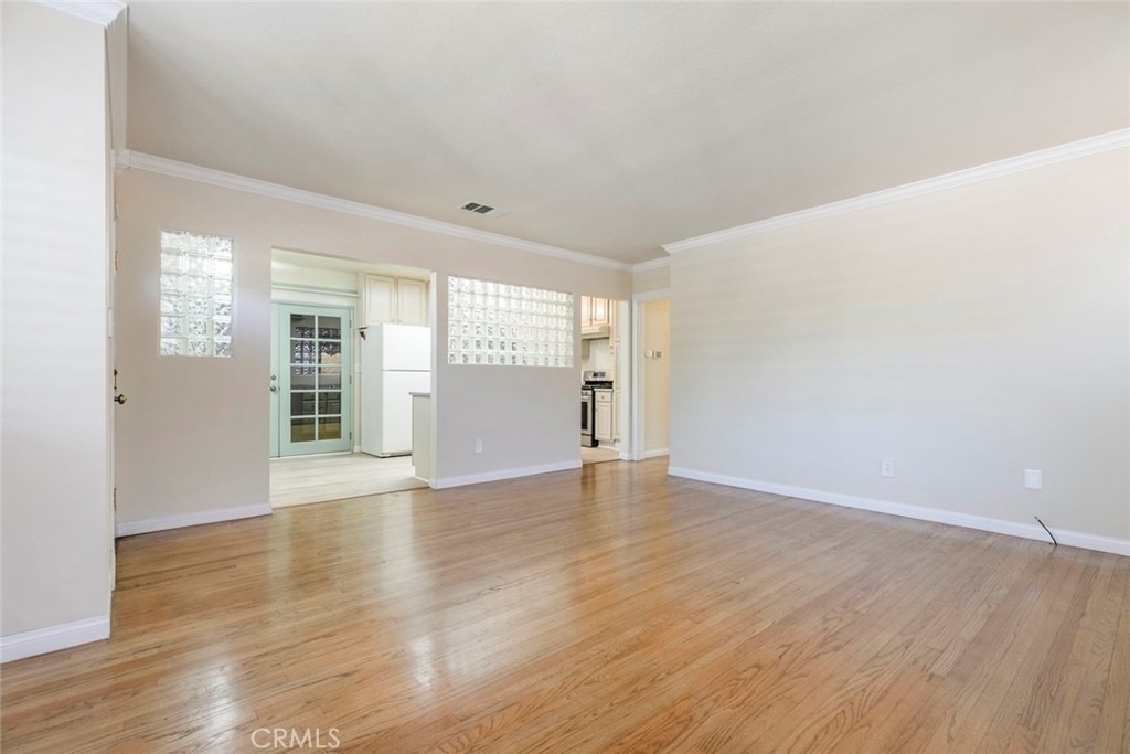 10706 Rhodesia Ave. - Photo 5