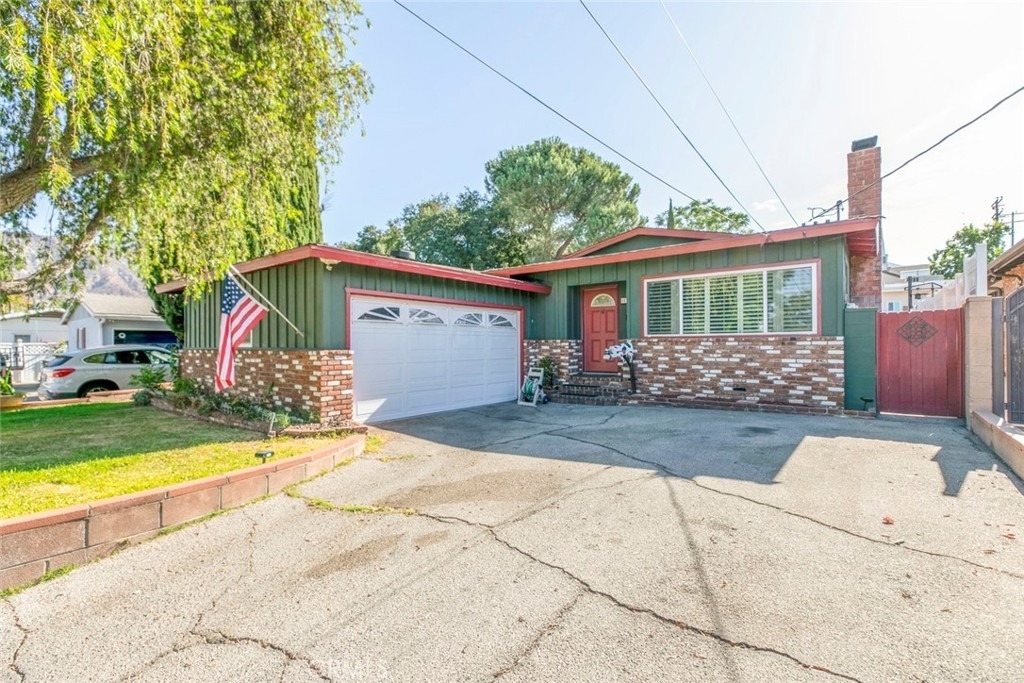 10706 Rhodesia Ave. - Photo 0