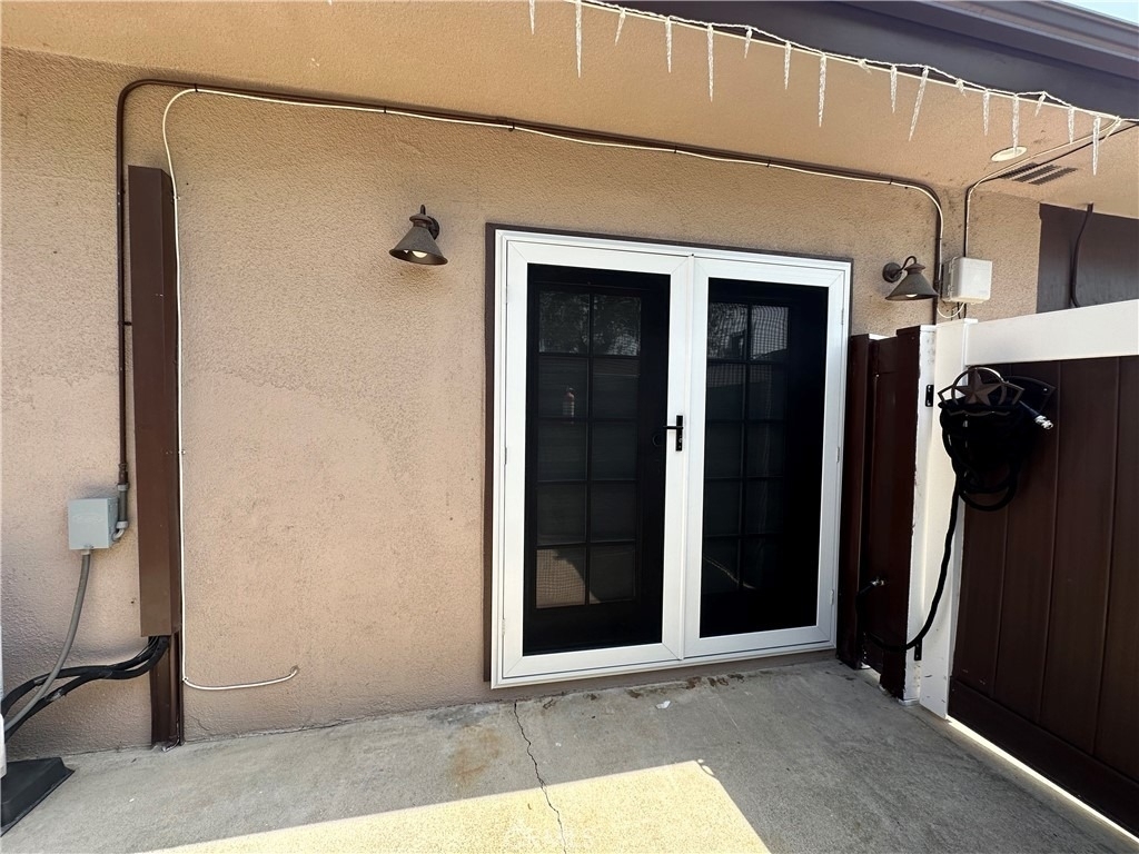320 N Lyman - Photo 2