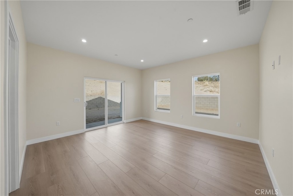 16315 Orick Avenue - Photo 7