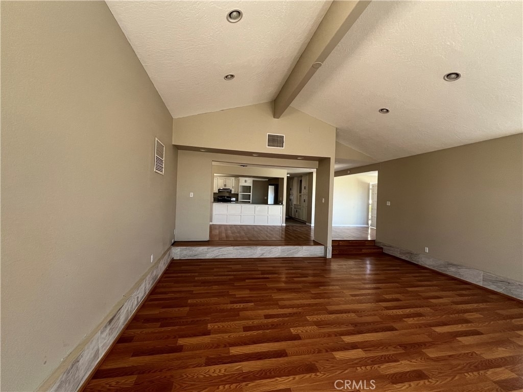 18530 Eucalyptus Street - Photo 11