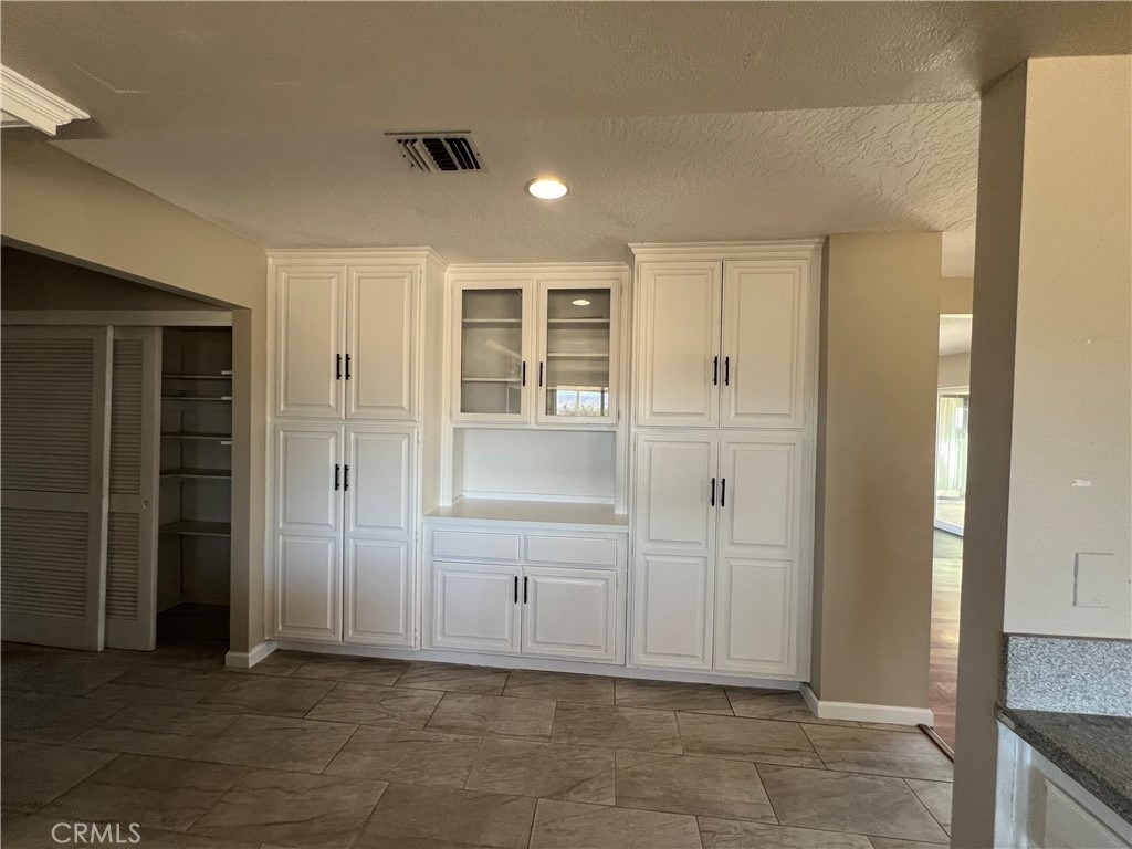 18530 Eucalyptus Street - Photo 16