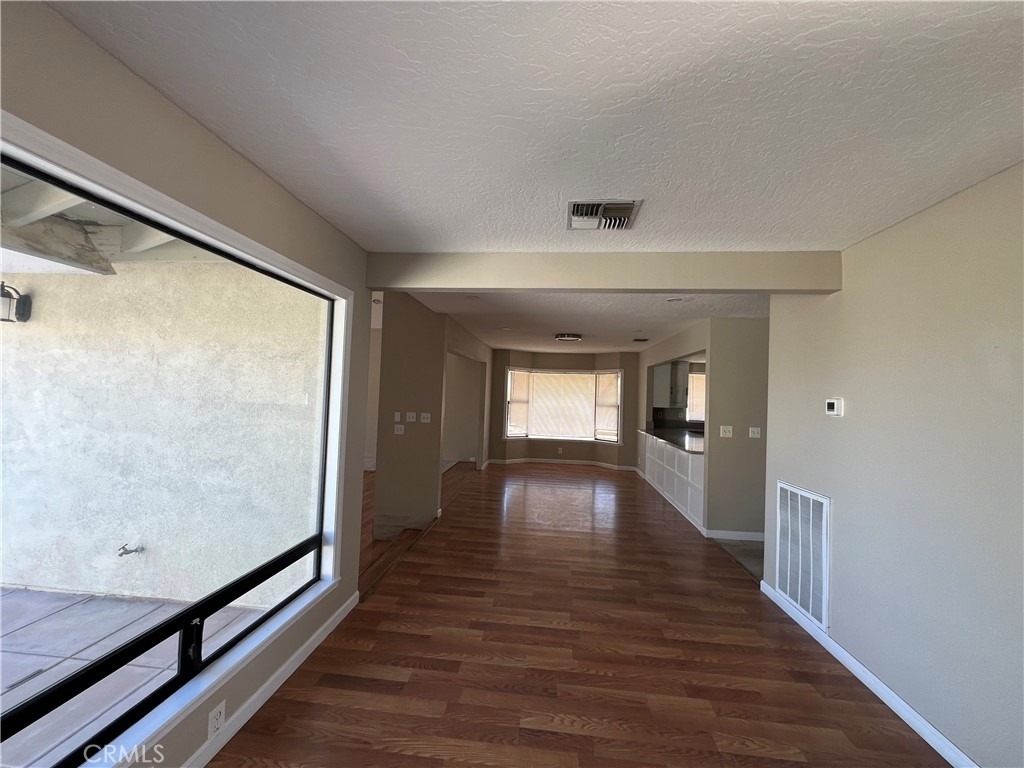 18530 Eucalyptus Street - Photo 8