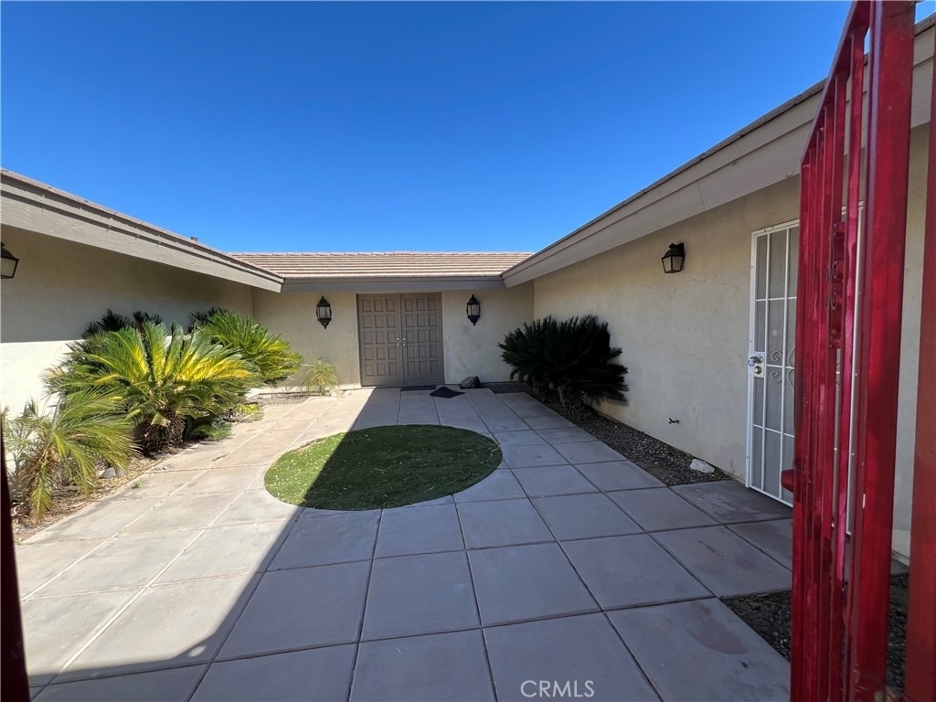 18530 Eucalyptus Street - Photo 6