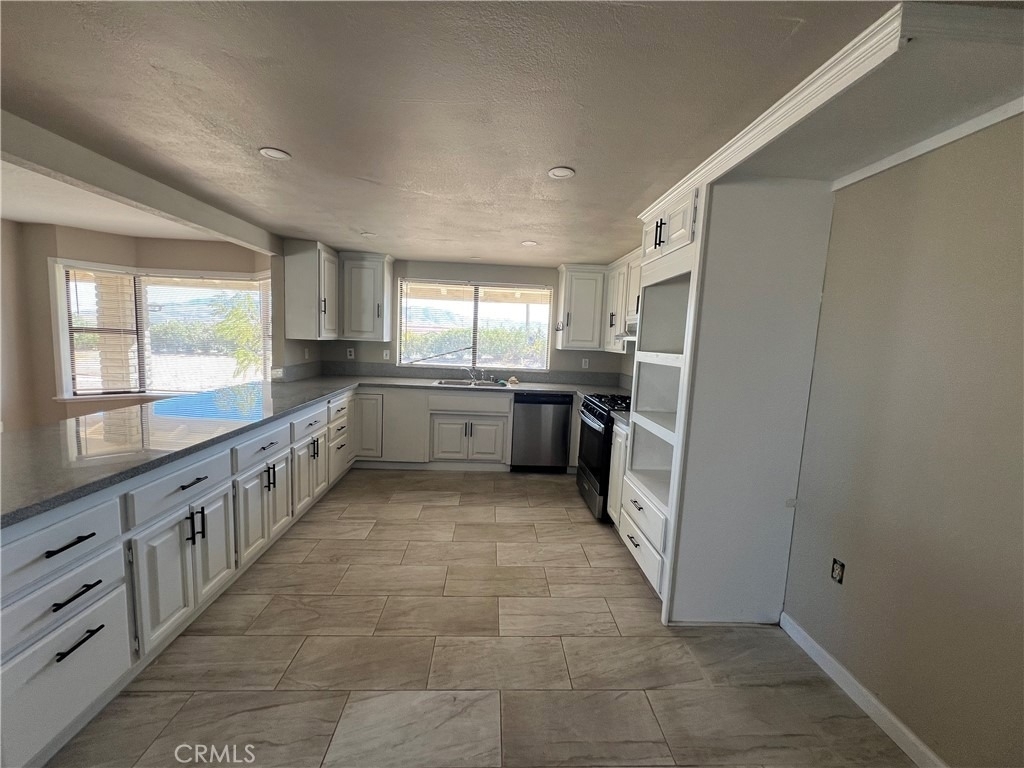 18530 Eucalyptus Street - Photo 13
