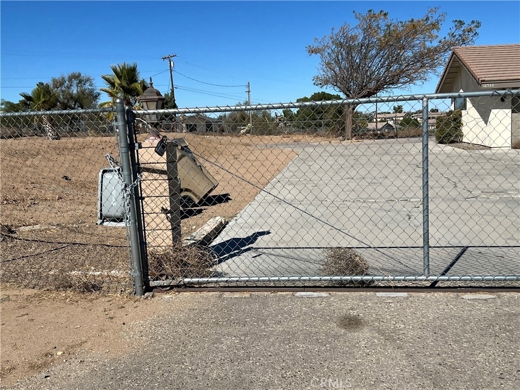 18530 Eucalyptus Street - Photo 2