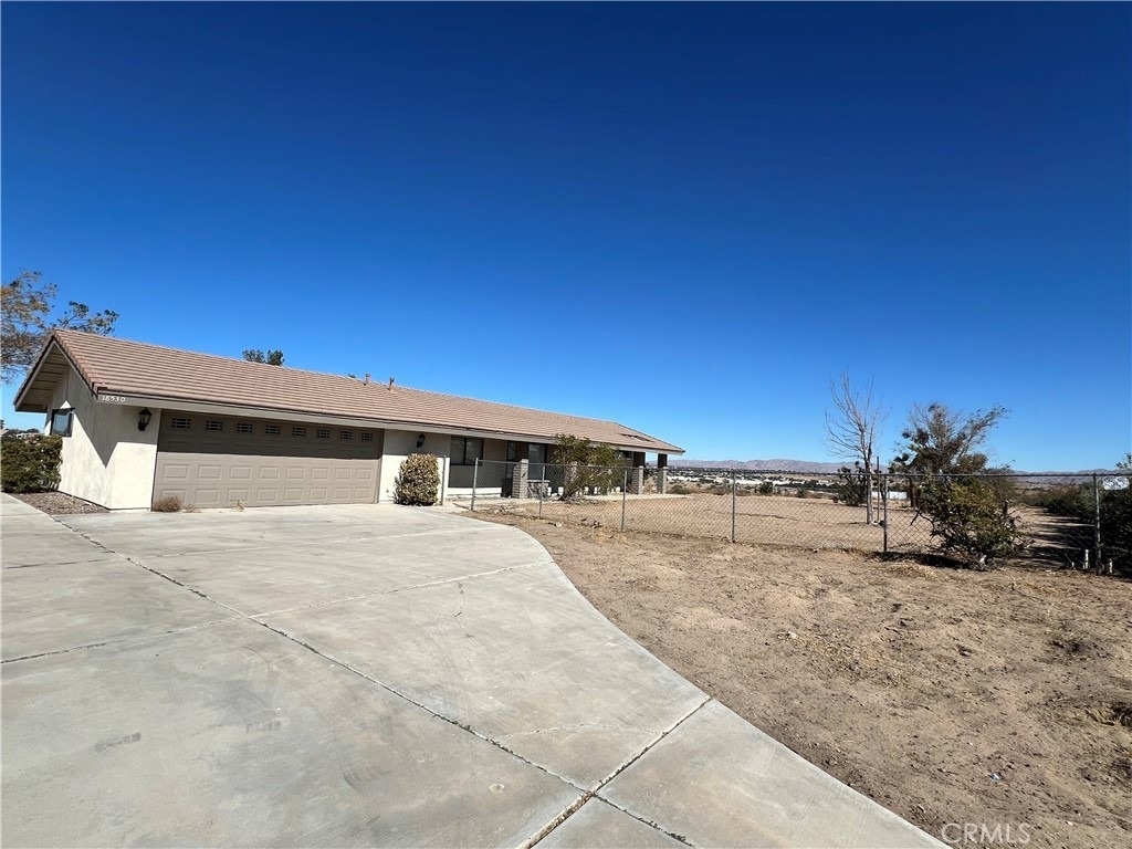 18530 Eucalyptus Street - Photo 3