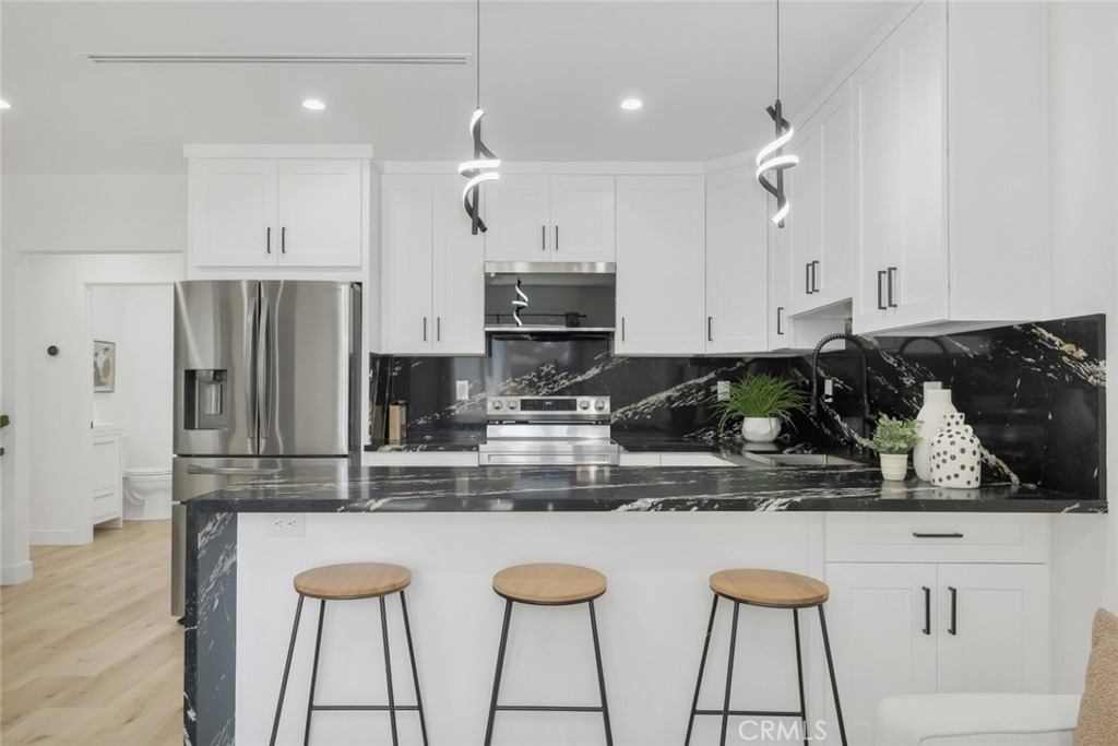 2117 W Clark Avenue - Photo 6