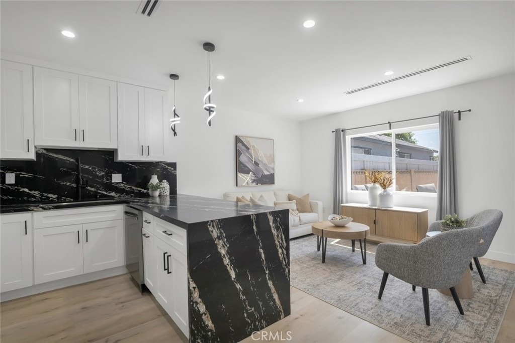 2117 W Clark Avenue - Photo 9