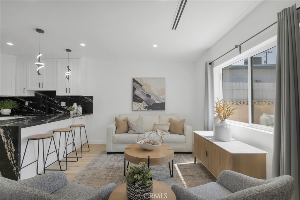 2117 W Clark Avenue - Photo 3