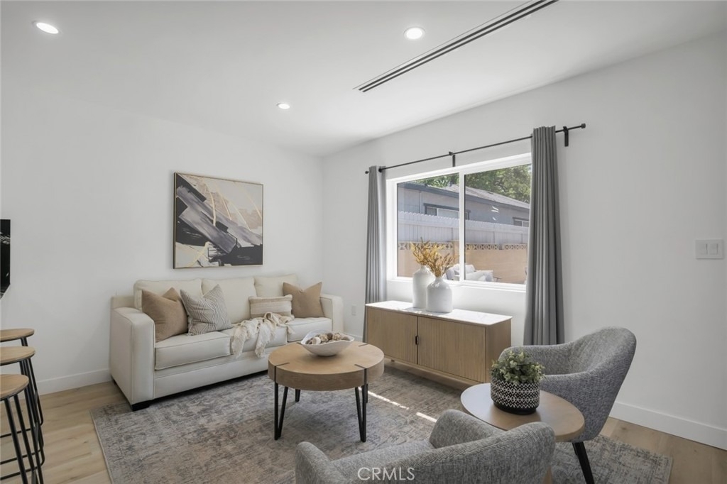 2117 W Clark Avenue - Photo 4