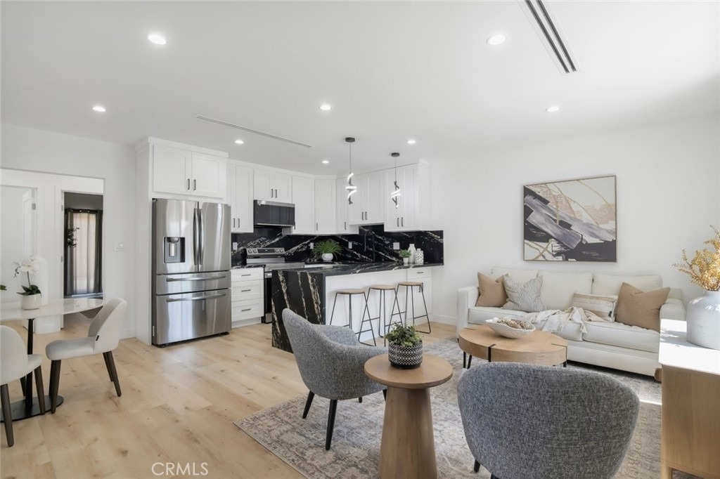 2117 W Clark Avenue - Photo 2