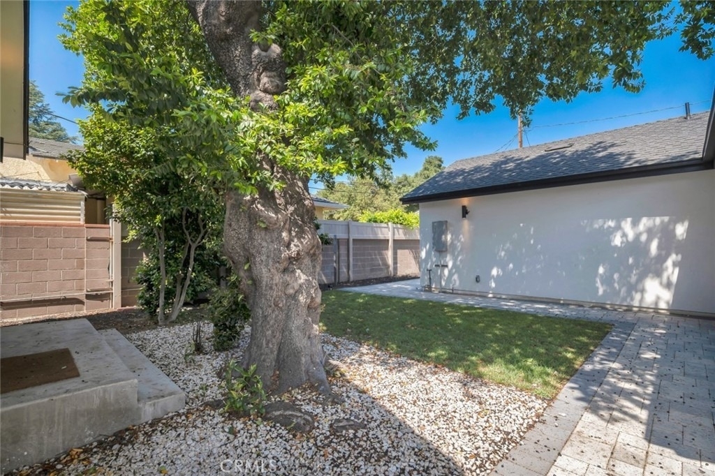 2115 W Clark Avenue - Photo 26