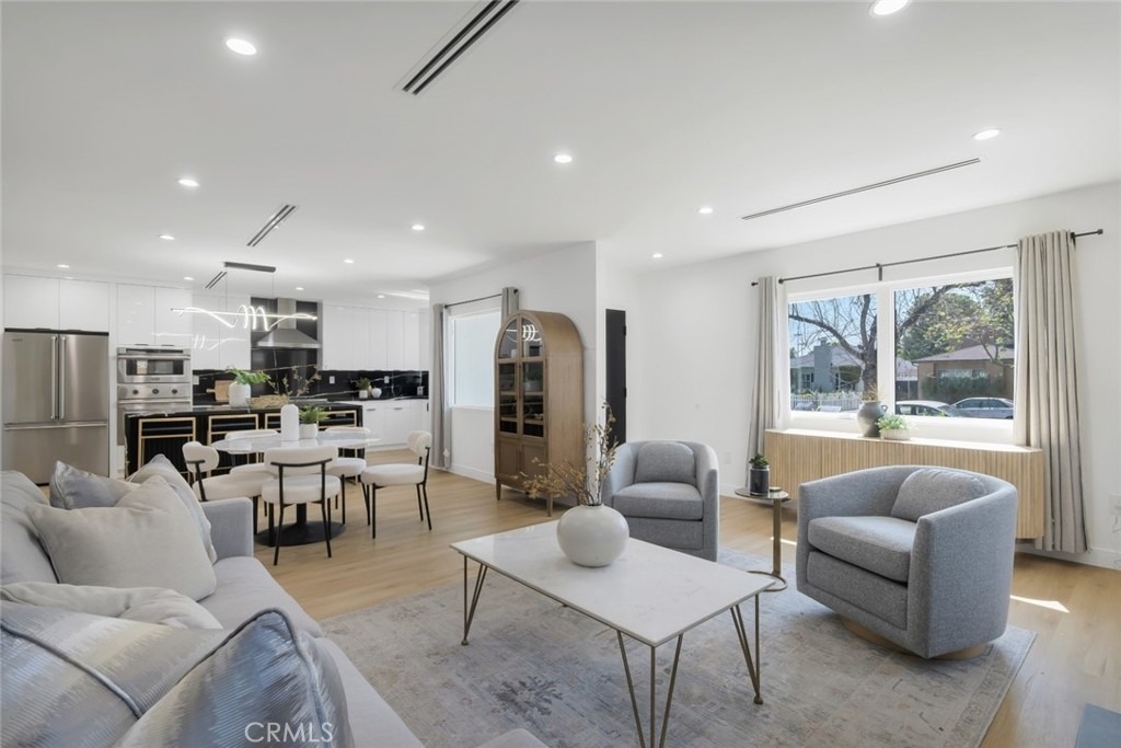 2115 W Clark Avenue - Photo 5