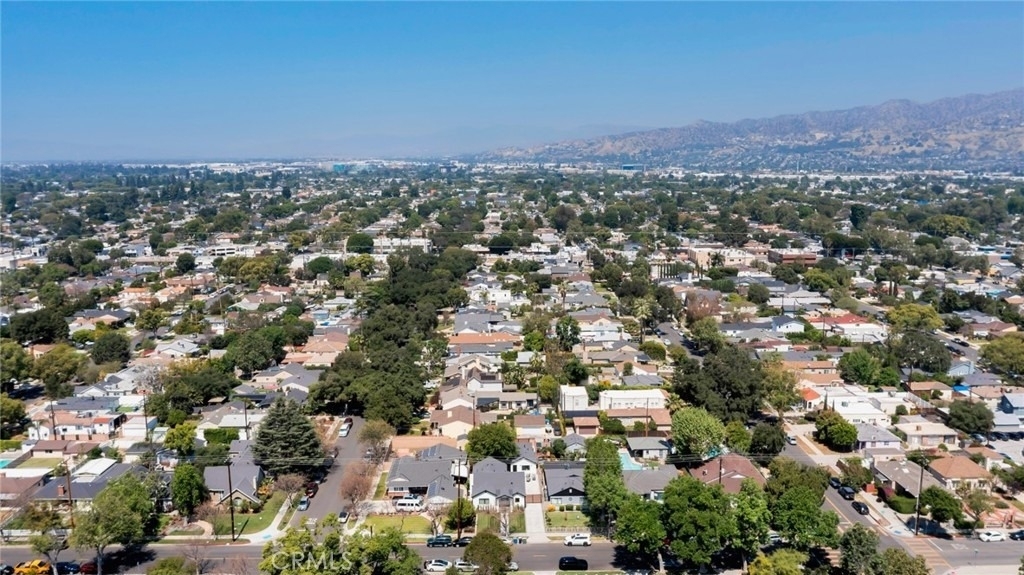 2115 W Clark Avenue - Photo 31