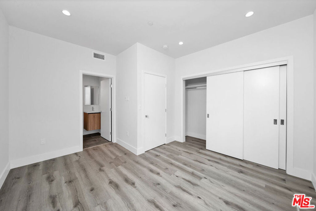 11522 1/2 Emelita Street - Photo 11