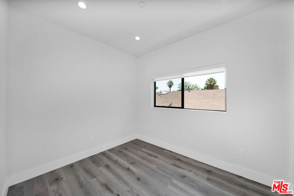 11522 1/2 Emelita Street - Photo 10