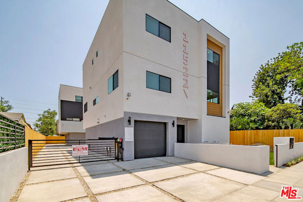 11522 1/2 Emelita Street - Photo 1