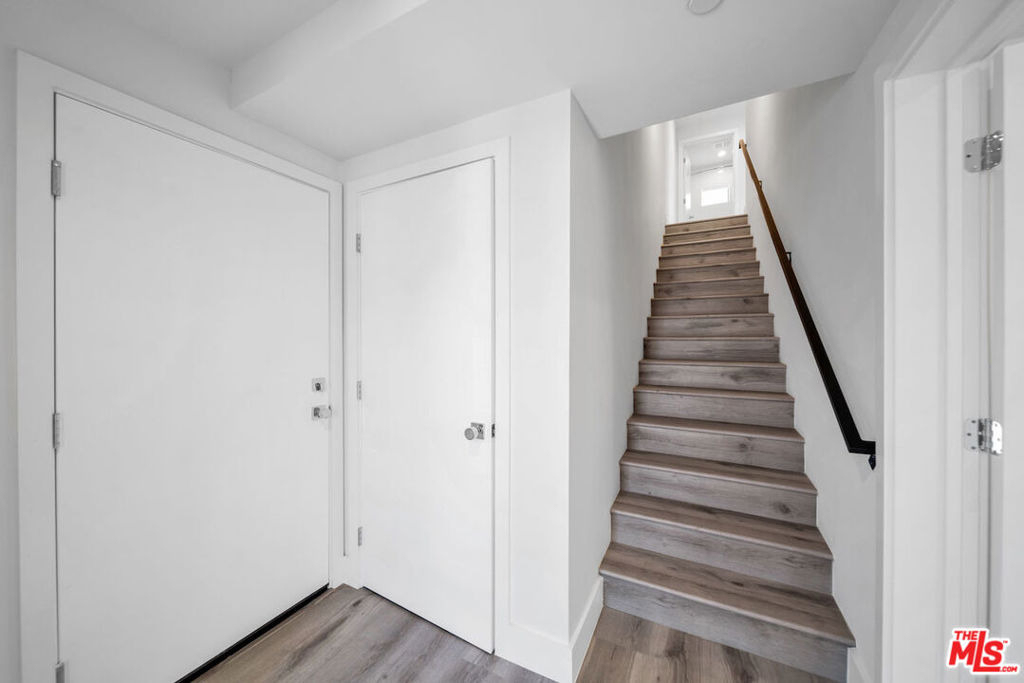 11522 1/2 Emelita Street - Photo 6