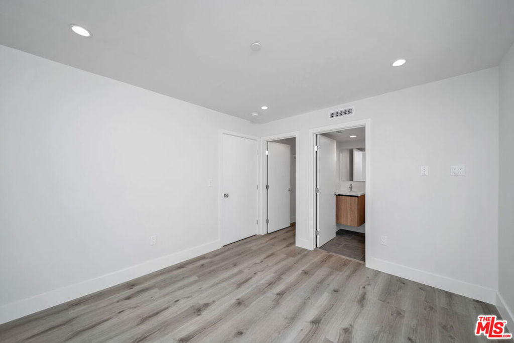 11522 1/2 Emelita Street - Photo 3