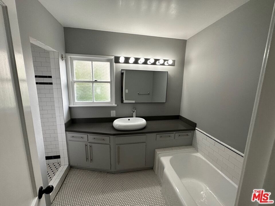 1366 S Beverly Glen Boulevard - Photo 7