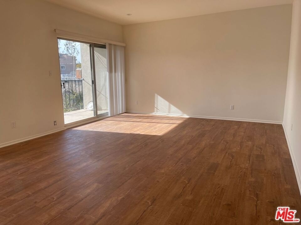 1677 Westholme Avenue - Photo 3
