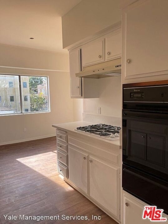 1677 Westholme Avenue - Photo 2