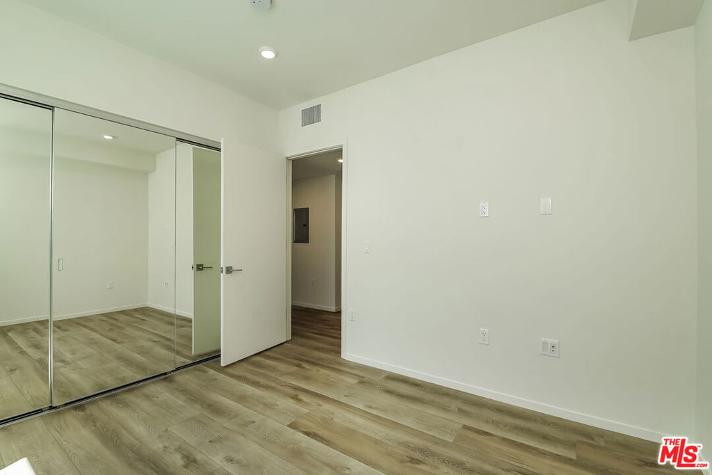521 N Gramercy Place - Photo 4