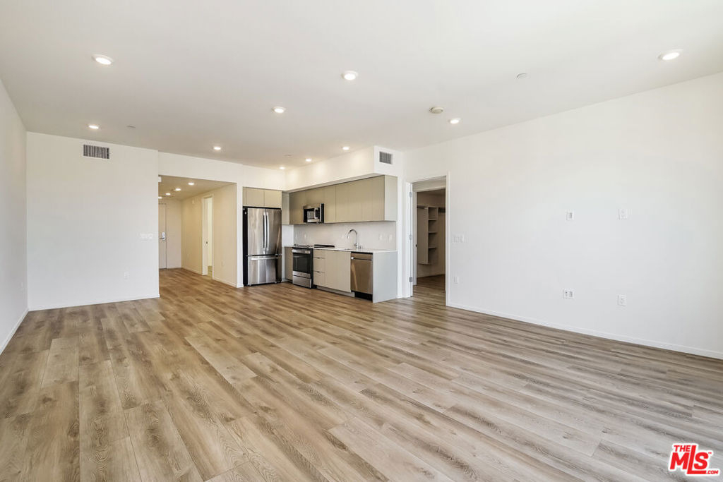 521 N Gramercy Place - Photo 1