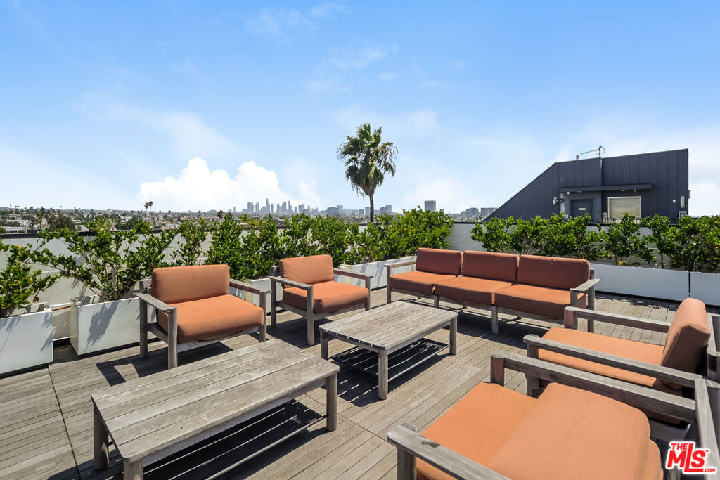 521 N Gramercy Place - Photo 10