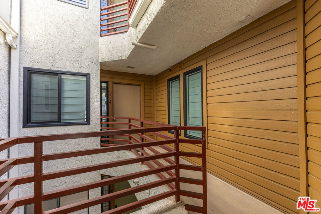 400 N Louise Street - Photo 3