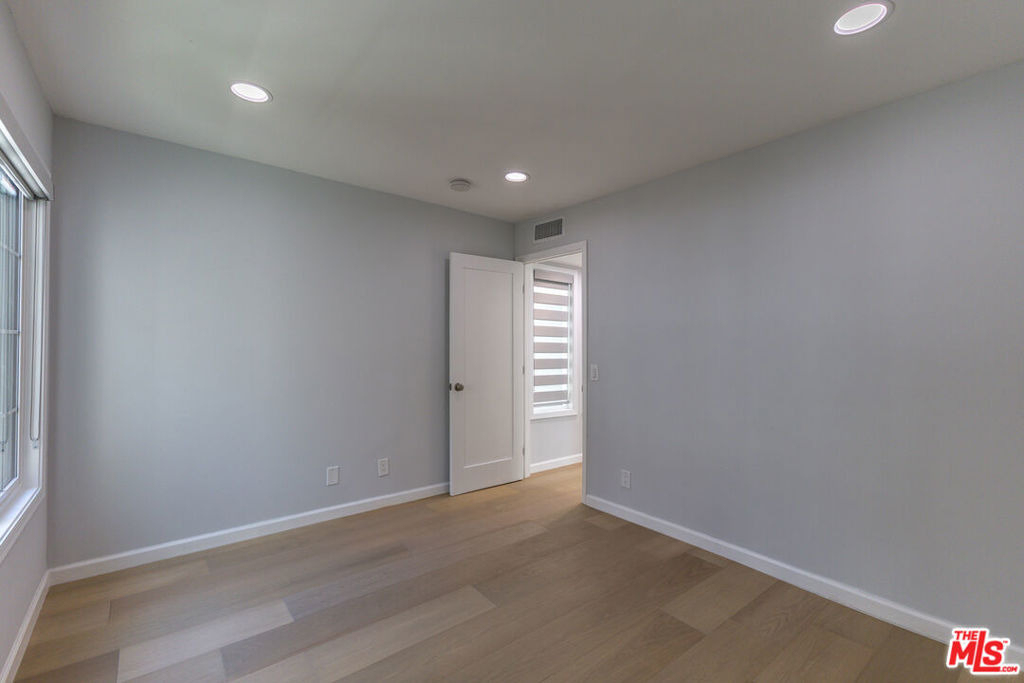 400 N Louise Street - Photo 28