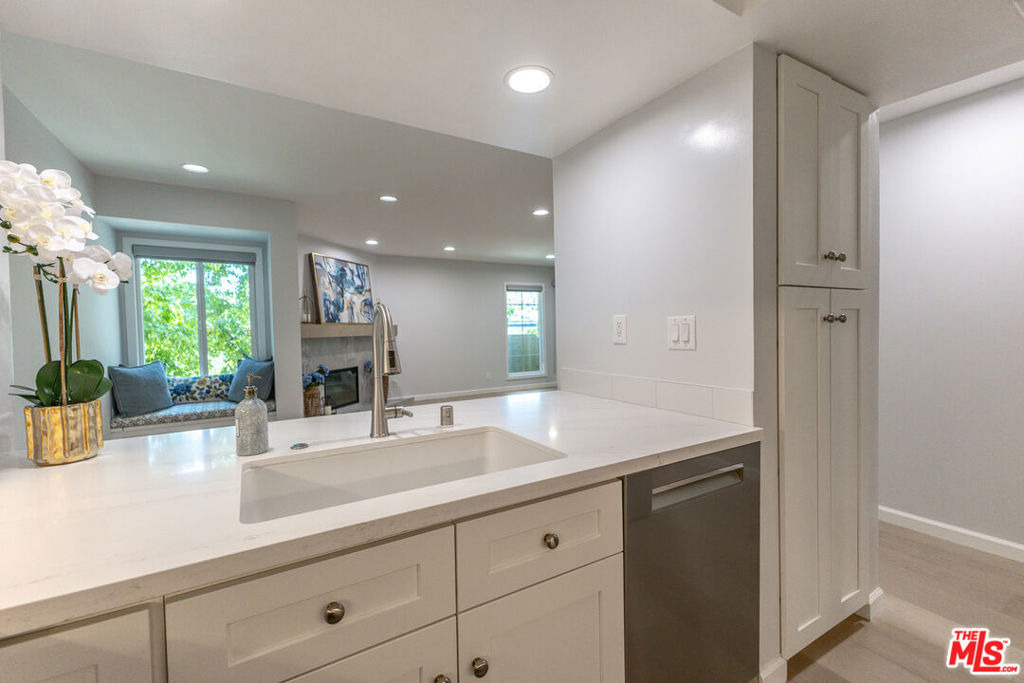 400 N Louise Street - Photo 9
