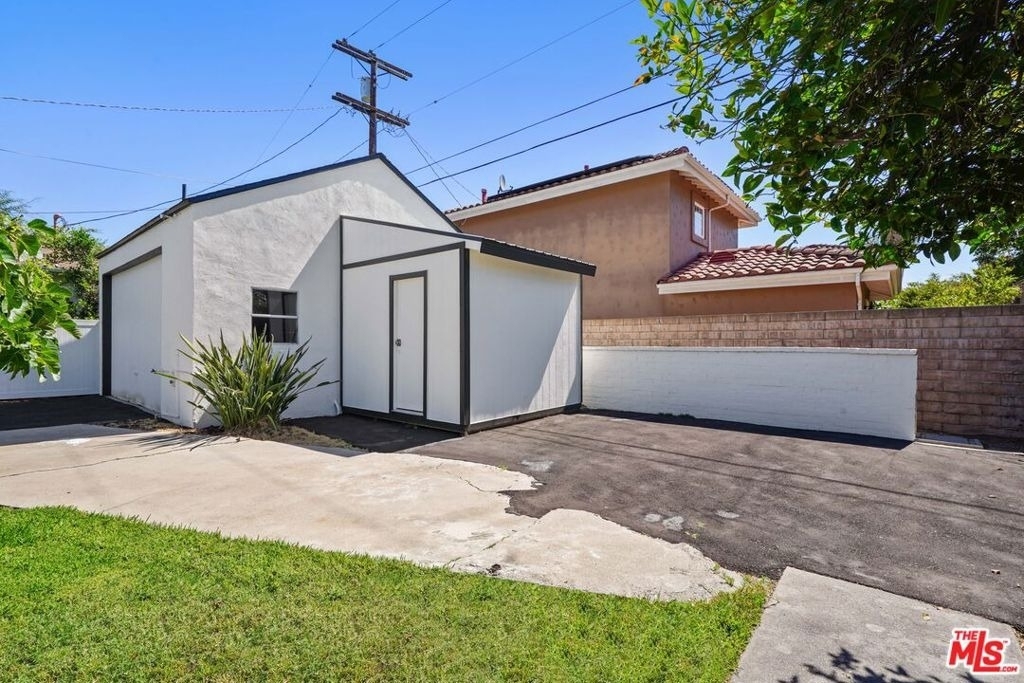 4940 Placidia Avenue - Photo 40