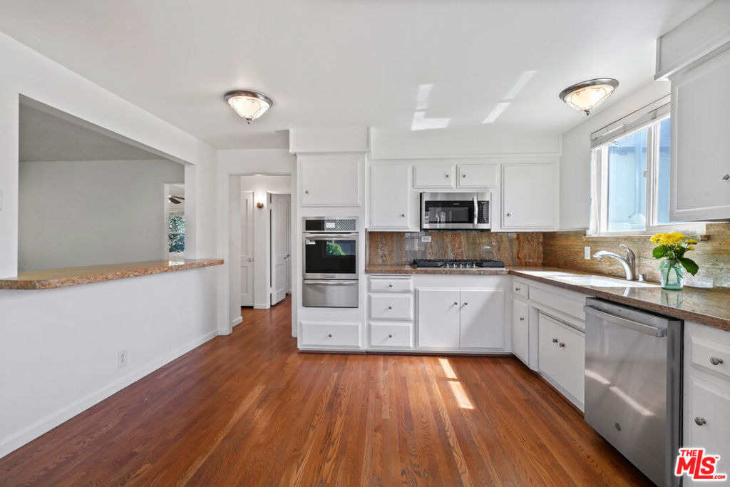 4940 Placidia Avenue - Photo 17