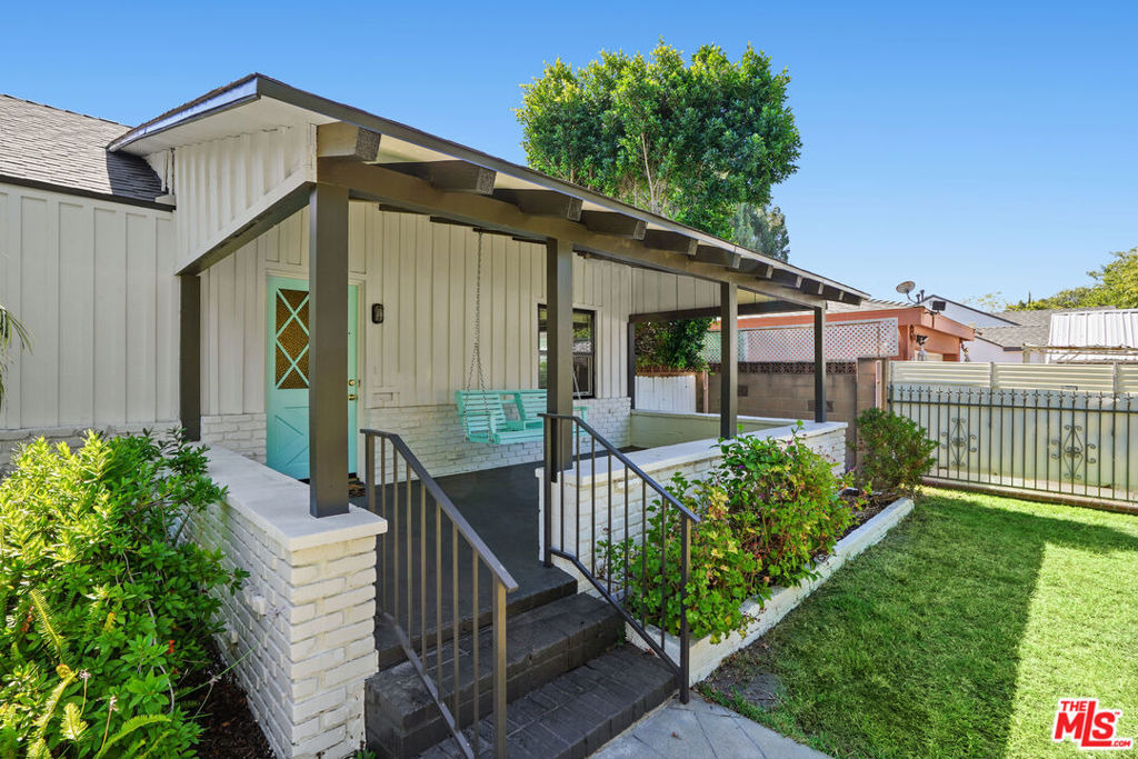4940 Placidia Avenue - Photo 9