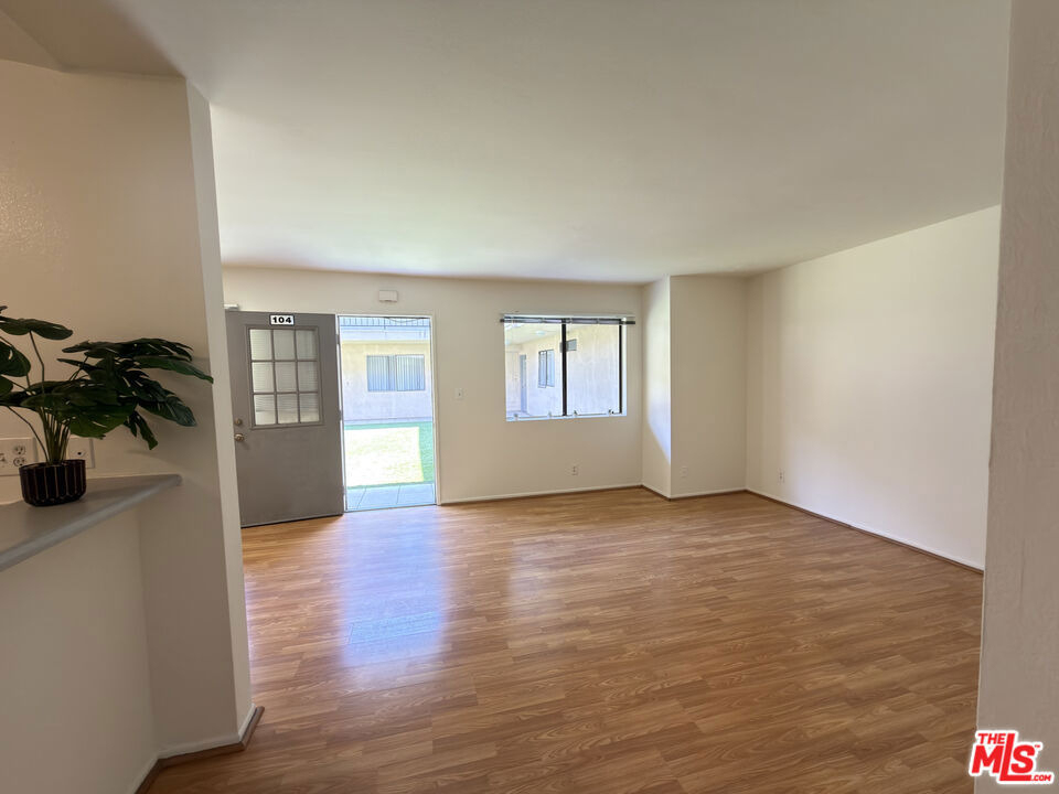 326 S Manhattan Place - Photo 13
