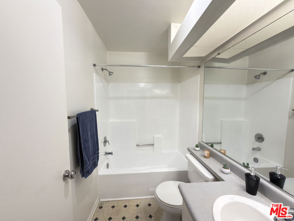 326 S Manhattan Place - Photo 5