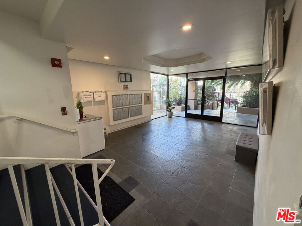 326 S Manhattan Place - Photo 18