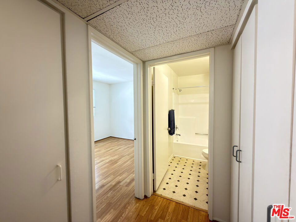 326 S Manhattan Place - Photo 4