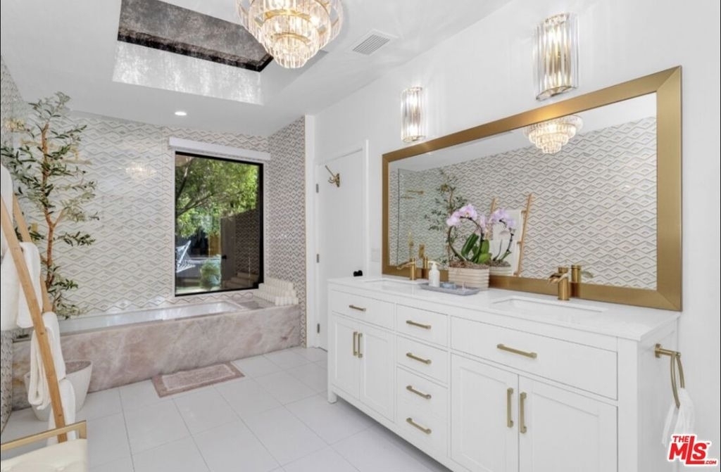 8516 Franklin Avenue - Photo 3