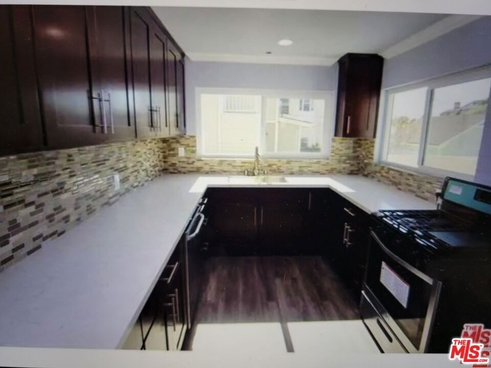 741 Crenshaw Boulevard - Photo 3
