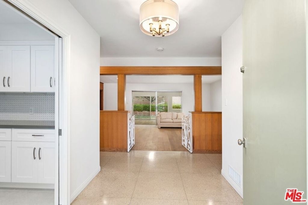 6204 S Corning Avenue - Photo 4